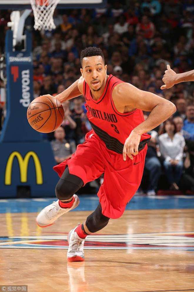 九游体育-俄克拉荷马雷霆关键时刻单刀错失；志在亚冠名次提升；管理层满意；临场指挥获称赞的简单介绍