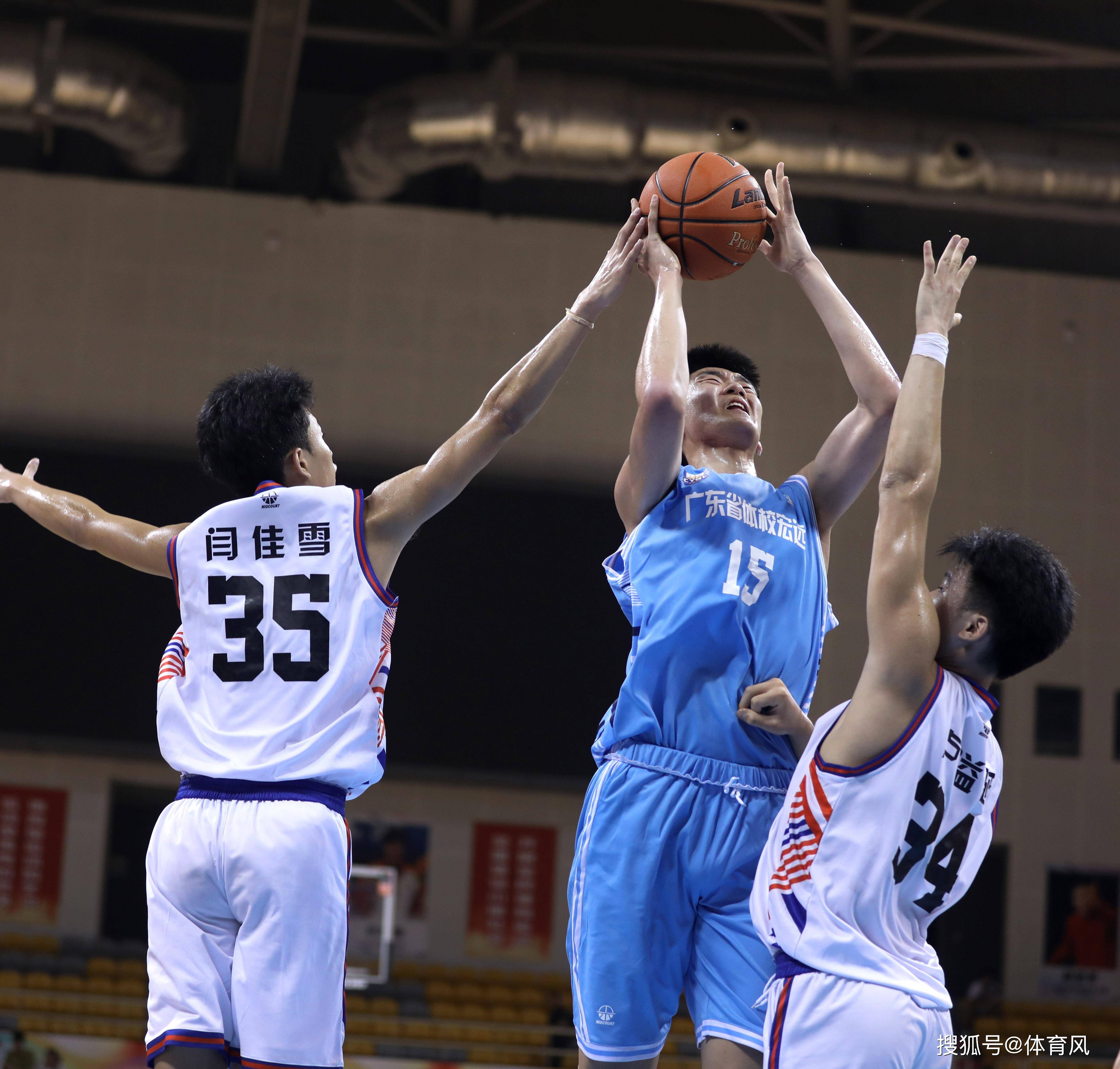 九游体育下载-包含今夜CBA常规赛传出新动向，广东宏远强势反弹，管理层表态——球迷炸锅，数据趋势出现新变化的词条